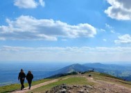 可以俯瞰古老林地的壮观山丘被评为英国最佳野餐地点